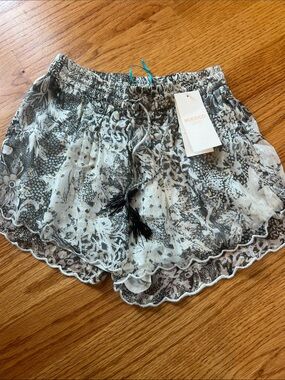 Rococo Sand Black & White Floral Lace-Trim Shorts